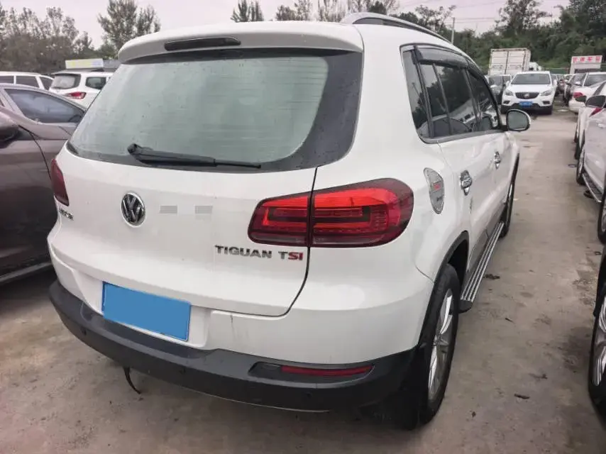 2016 VOLKSWAGEN TIGUAN thumbnail 3