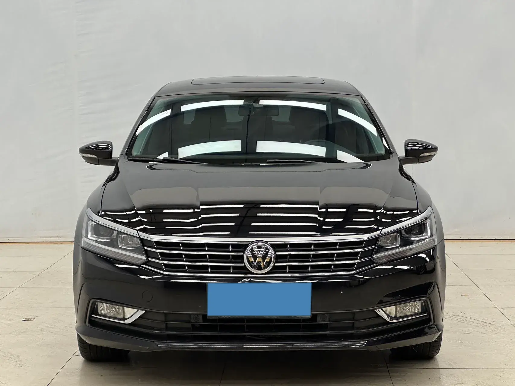2017 VOLKSWAGEN PASSAT thumbnail 2