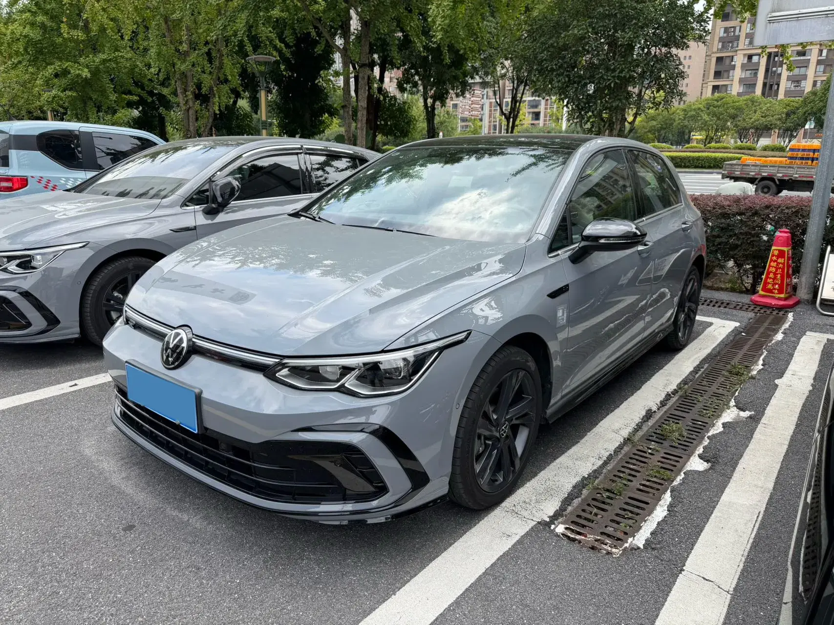 2023 VOLKSWAGEN GOLF view 1