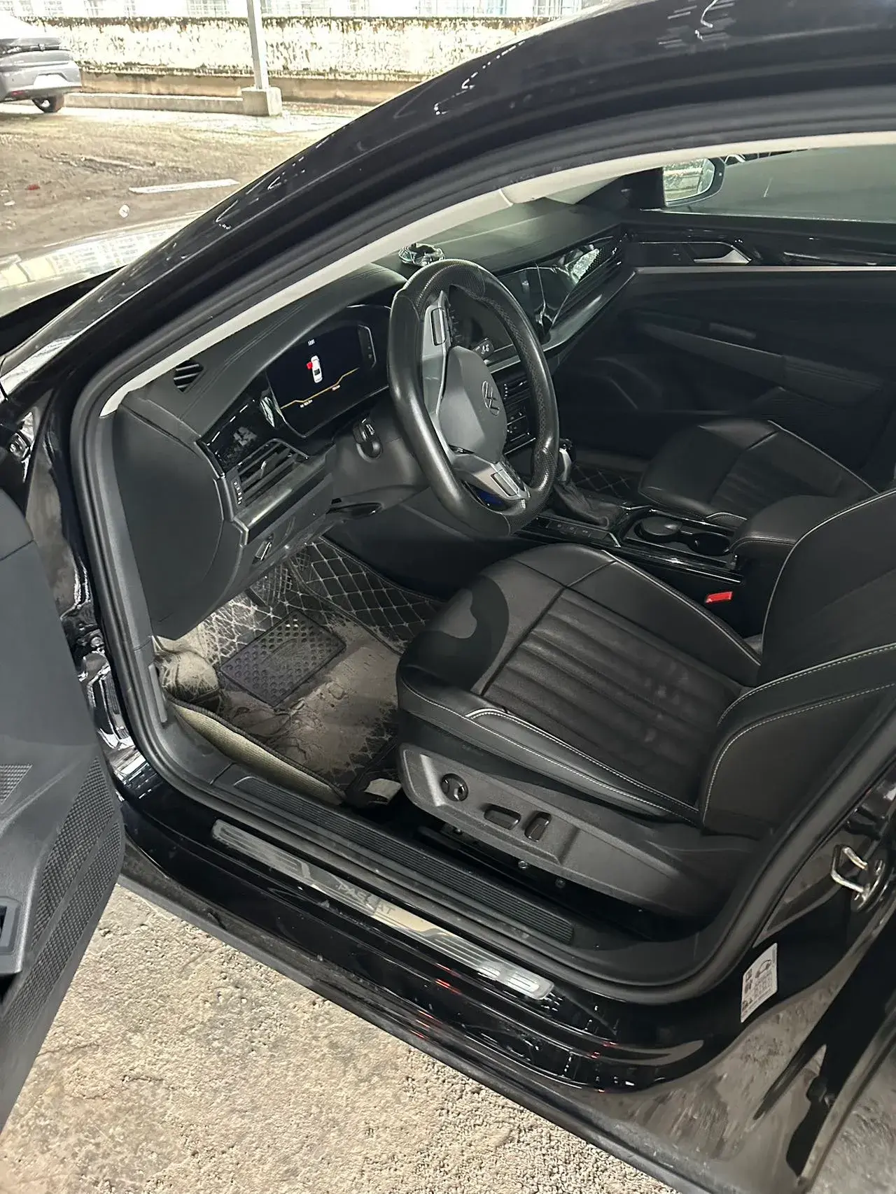 2022 VOLKSWAGEN PASSAT thumbnail 4