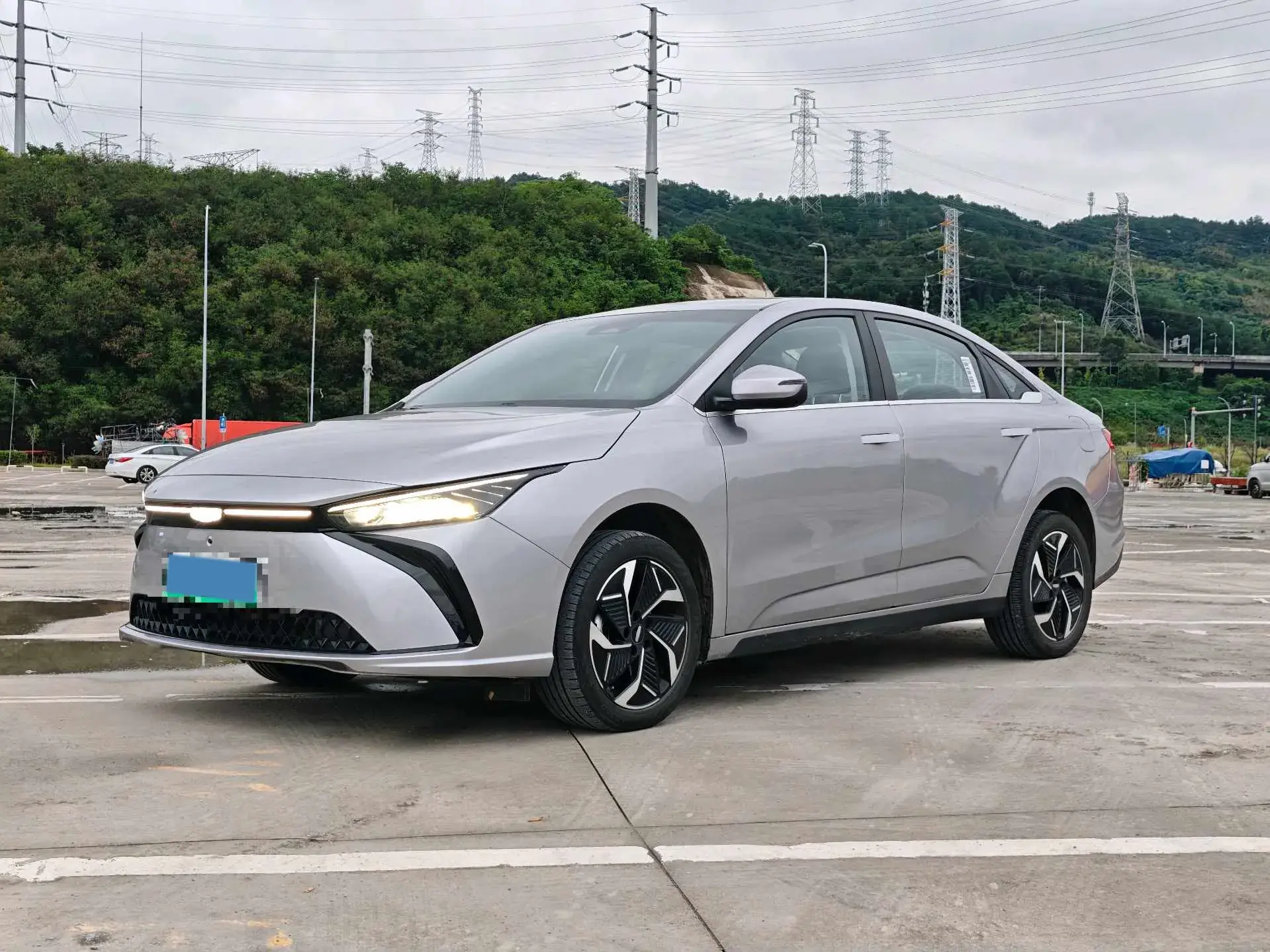 2024 GEOMETRY G6 view 1