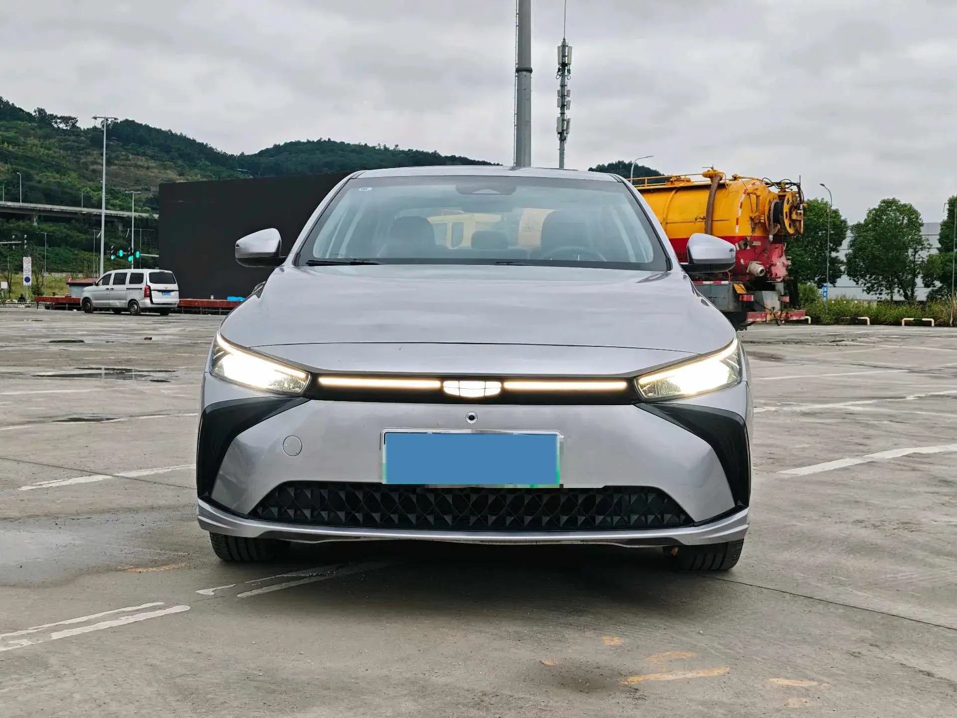 2024 GEOMETRY G6 thumbnail 2