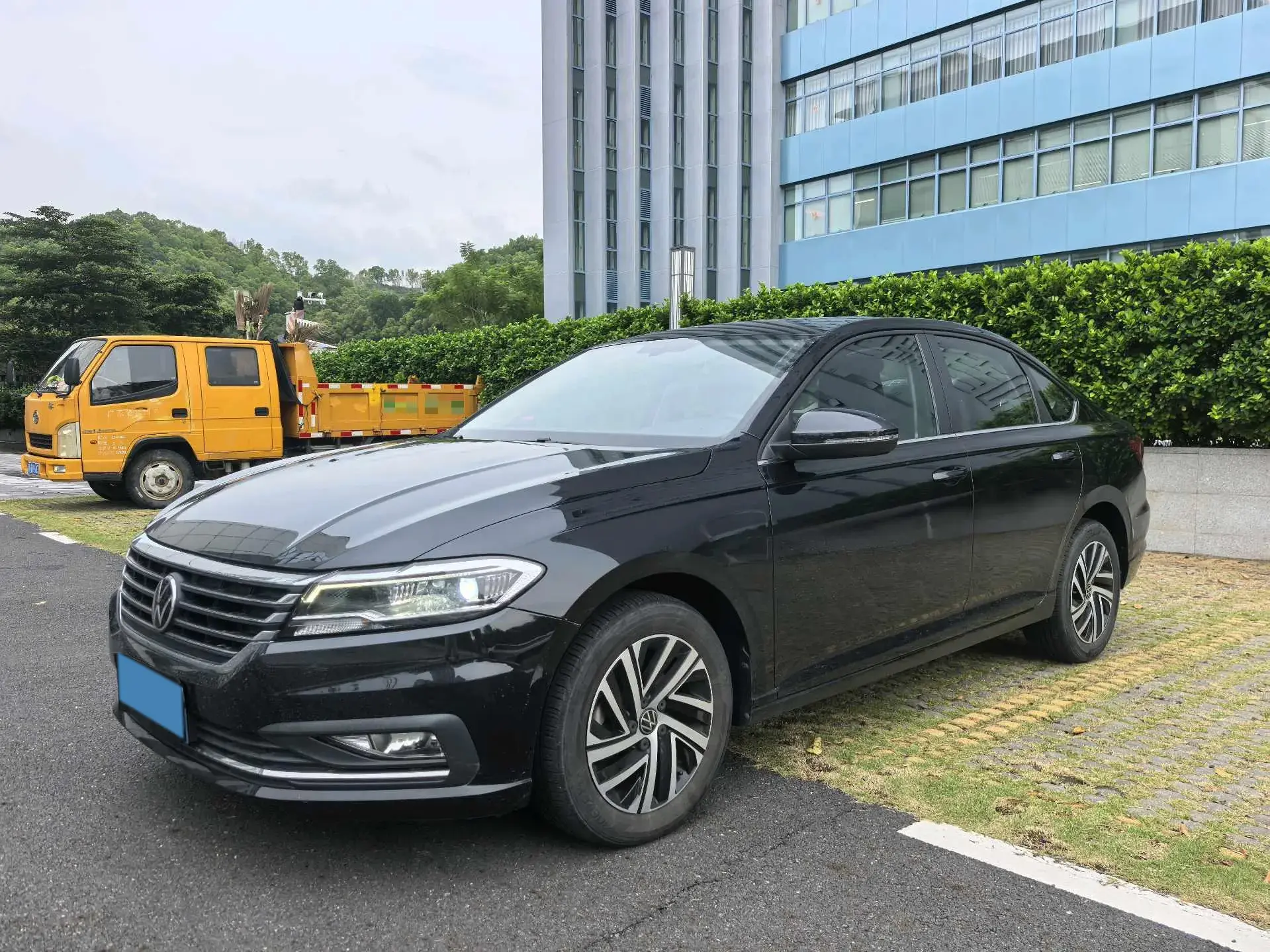 2021 VOLKSWAGEN LAVIDA view 1