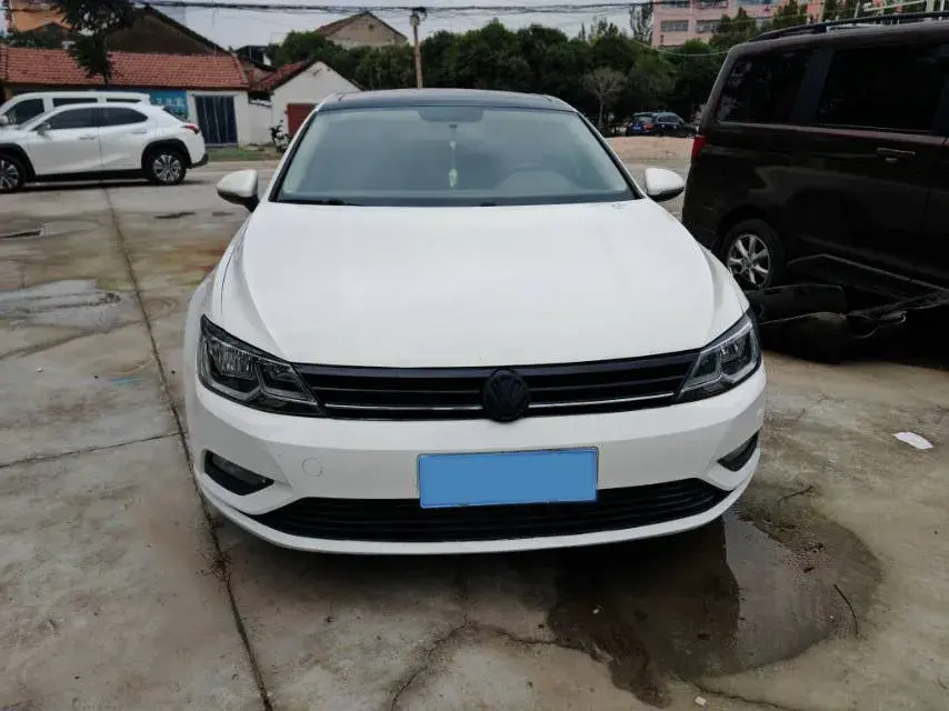 2017 VOLKSWAGEN LAMANDO thumbnail 3