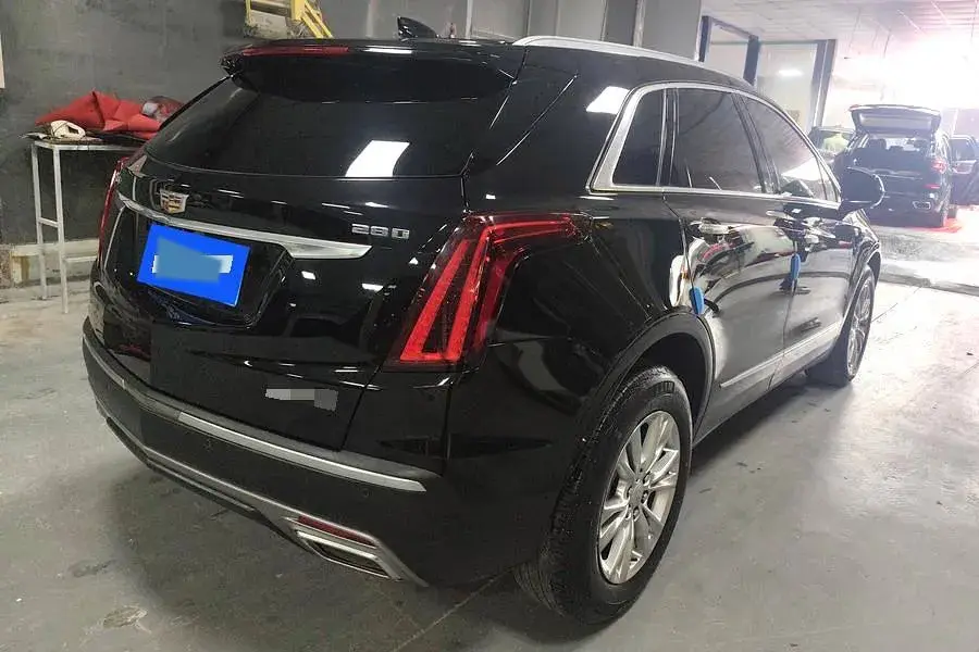 2021 CADILLAC XT5 thumbnail 3