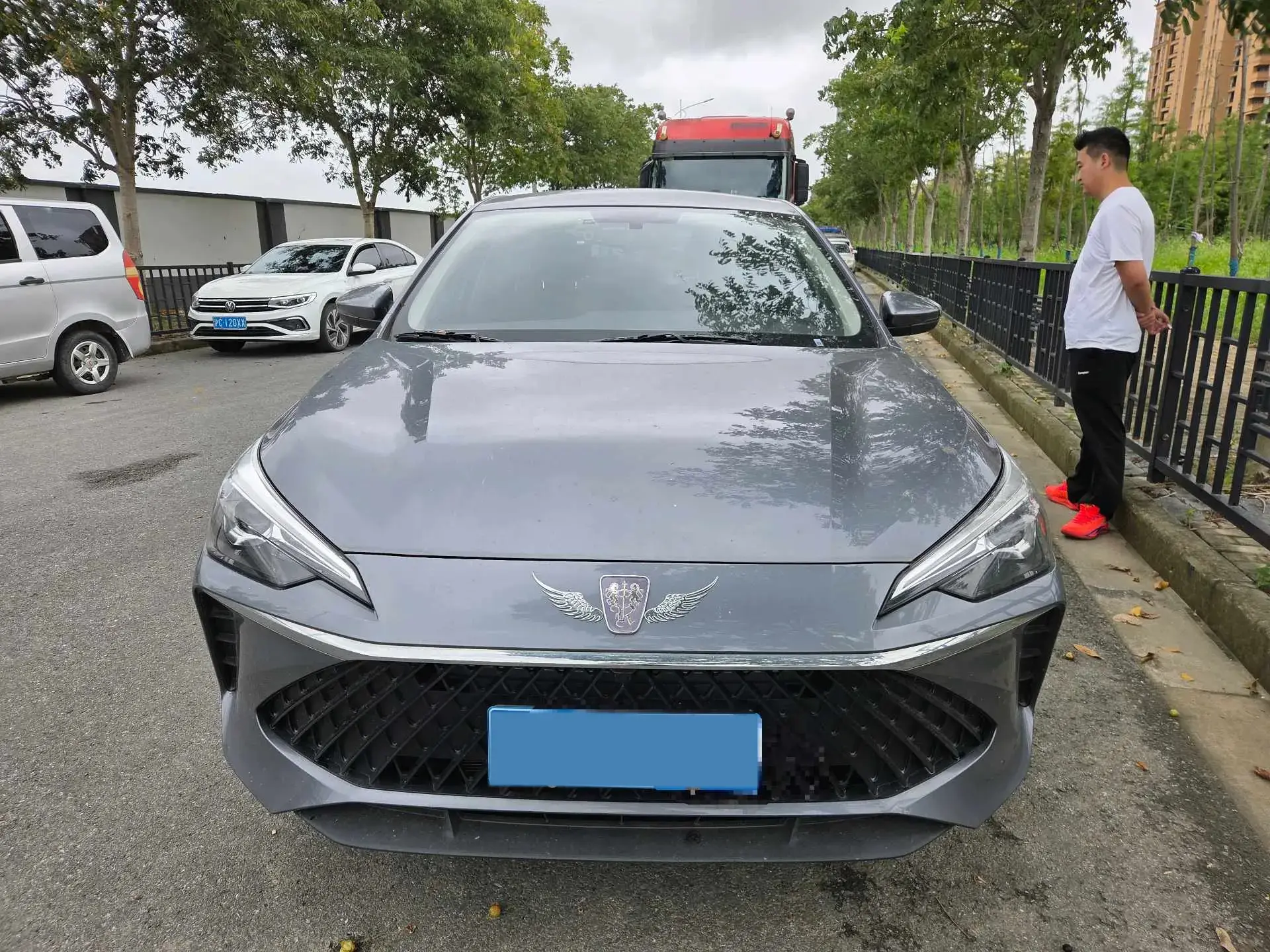 2023 ROEWE I5 thumbnail 2