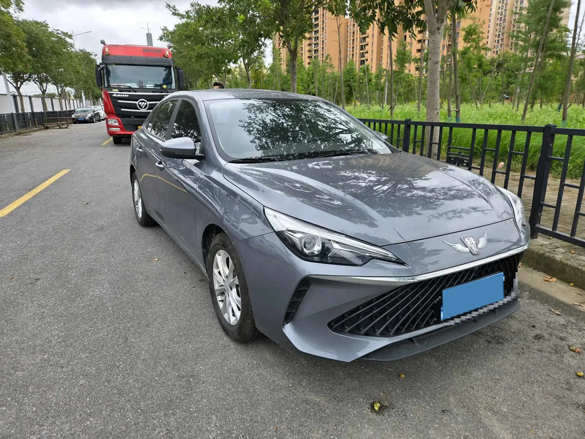 2023 ROEWE I5 thumbnail 3