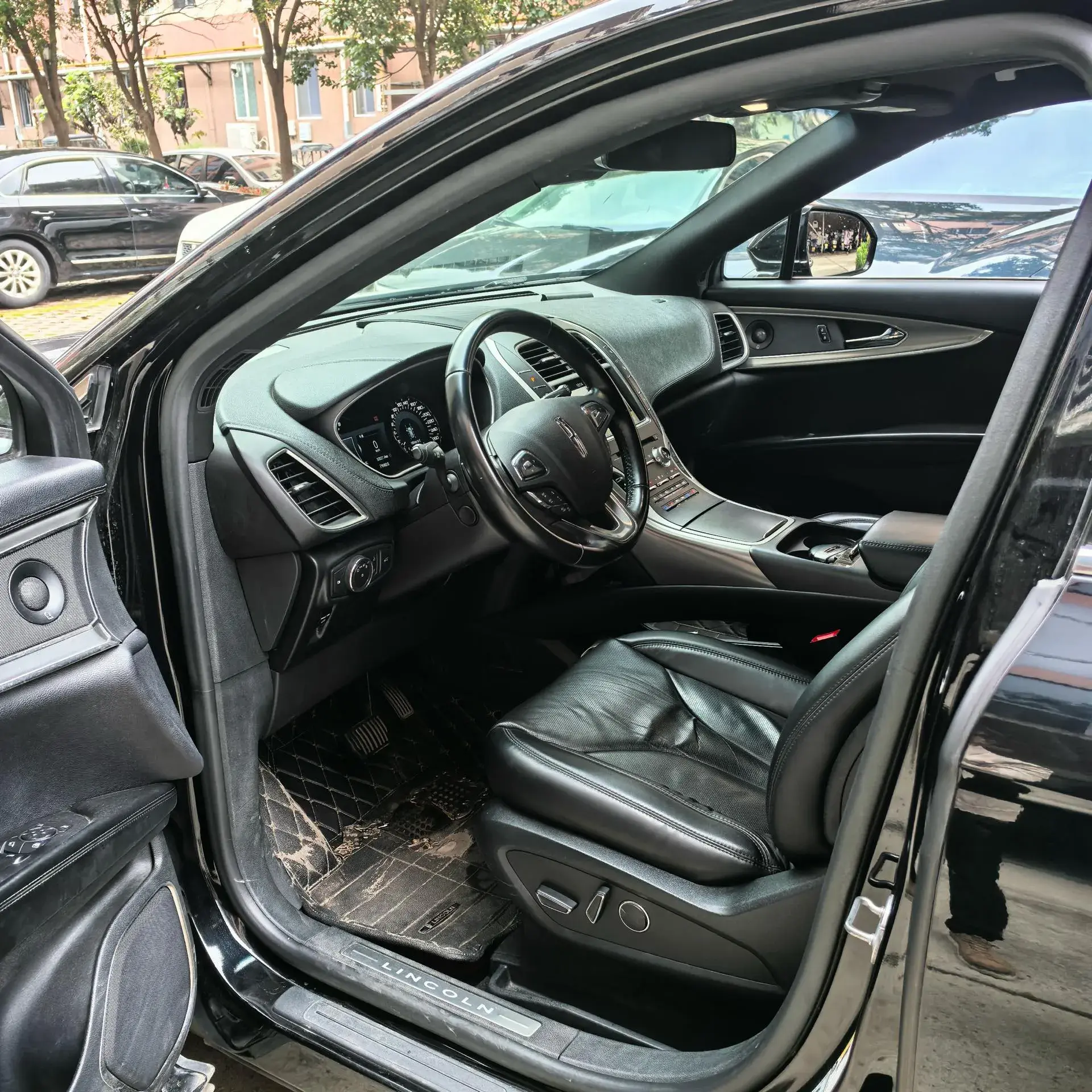 2017 LINCOLN MKX thumbnail 3