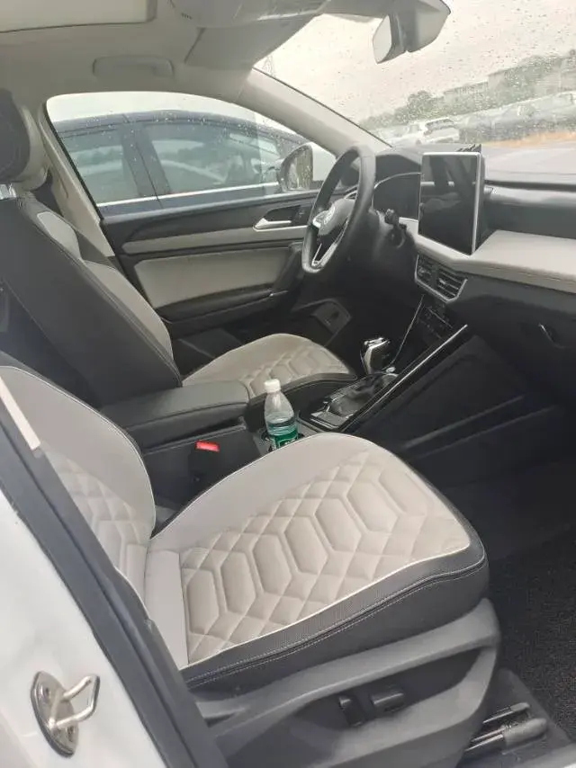 2023 VOLKSWAGEN TAYRON thumbnail 3