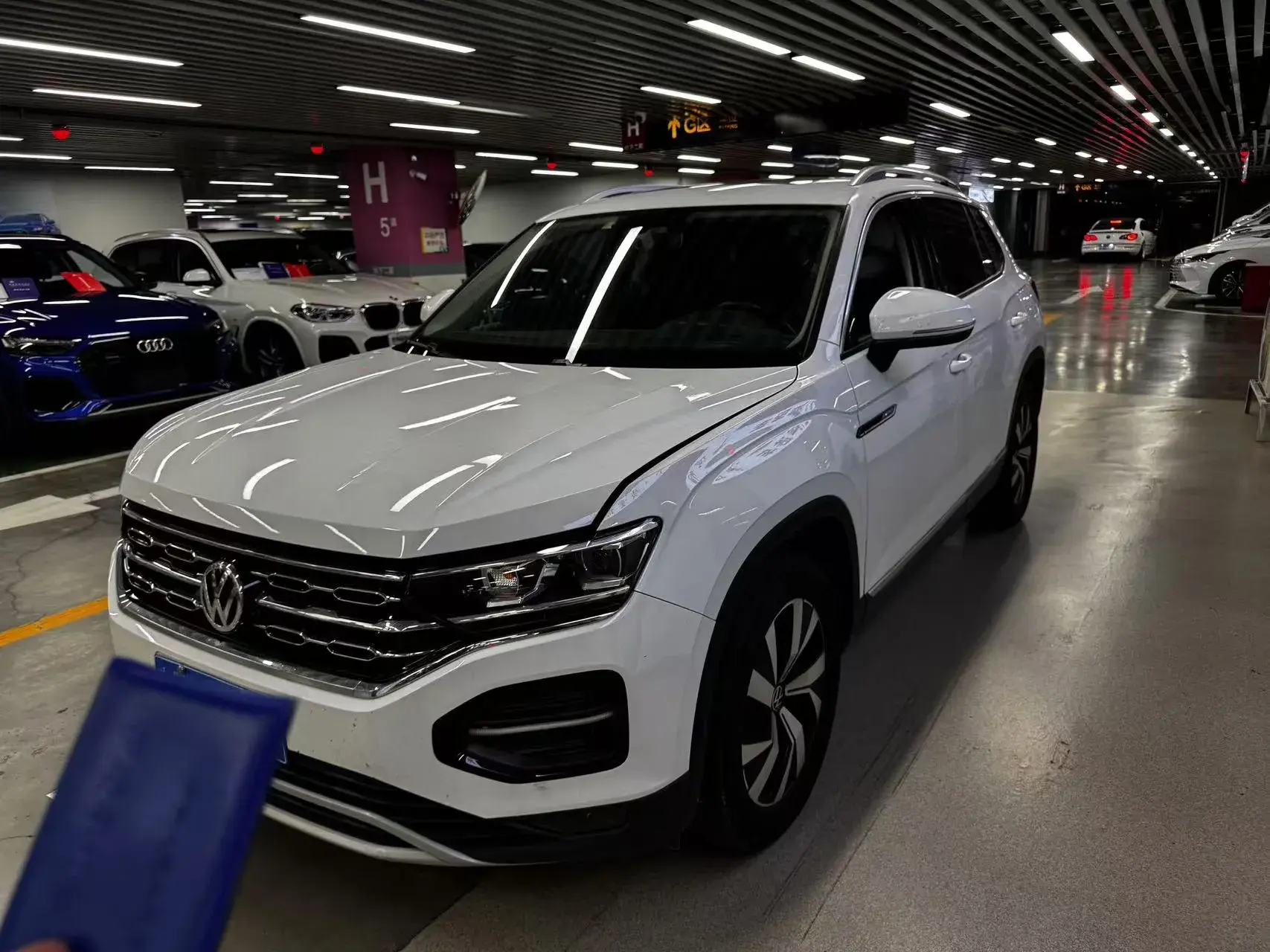 2020 VOLKSWAGEN TAYRON view 1