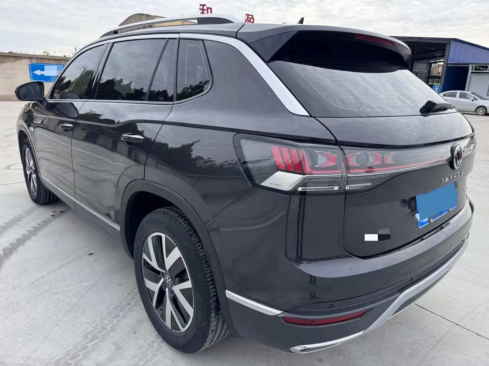 2023 VOLKSWAGEN TAYRON thumbnail 4