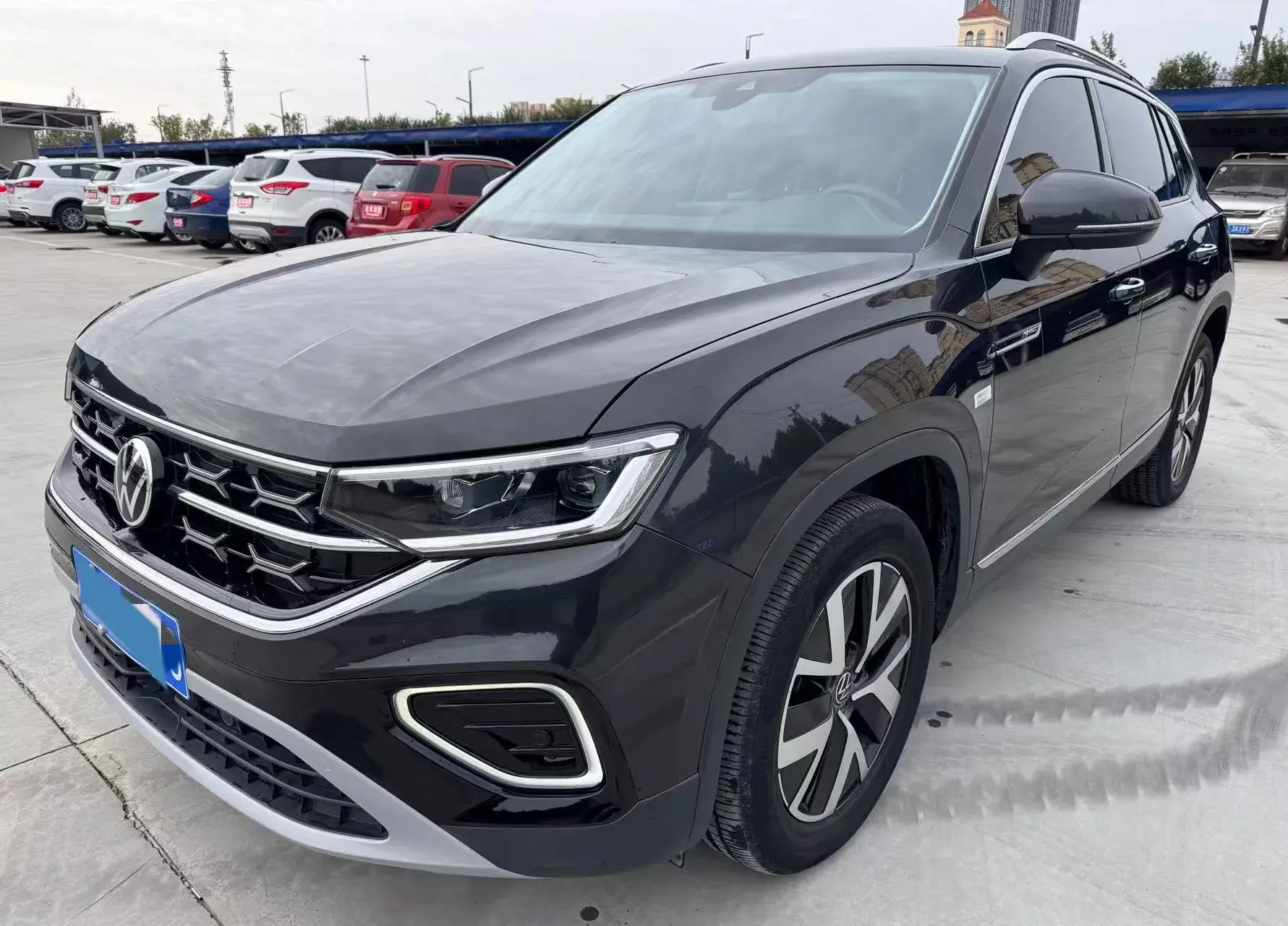 2023 VOLKSWAGEN TAYRON view 1