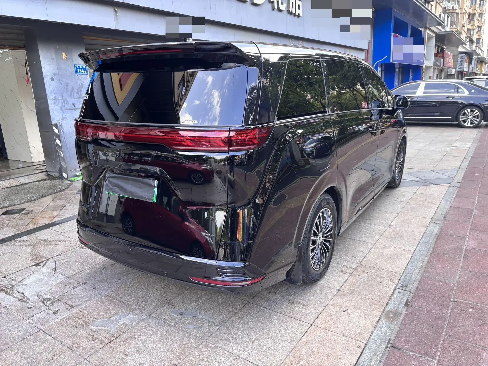 2024 DENZA D9 thumbnail 4