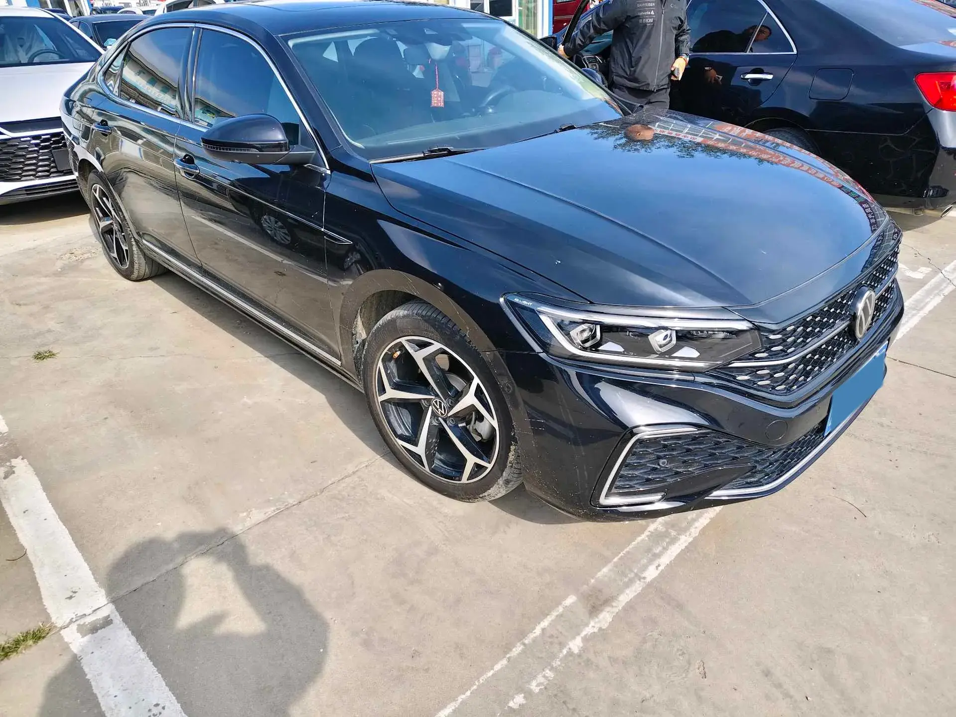 2023 VOLKSWAGEN PASSAT thumbnail 2