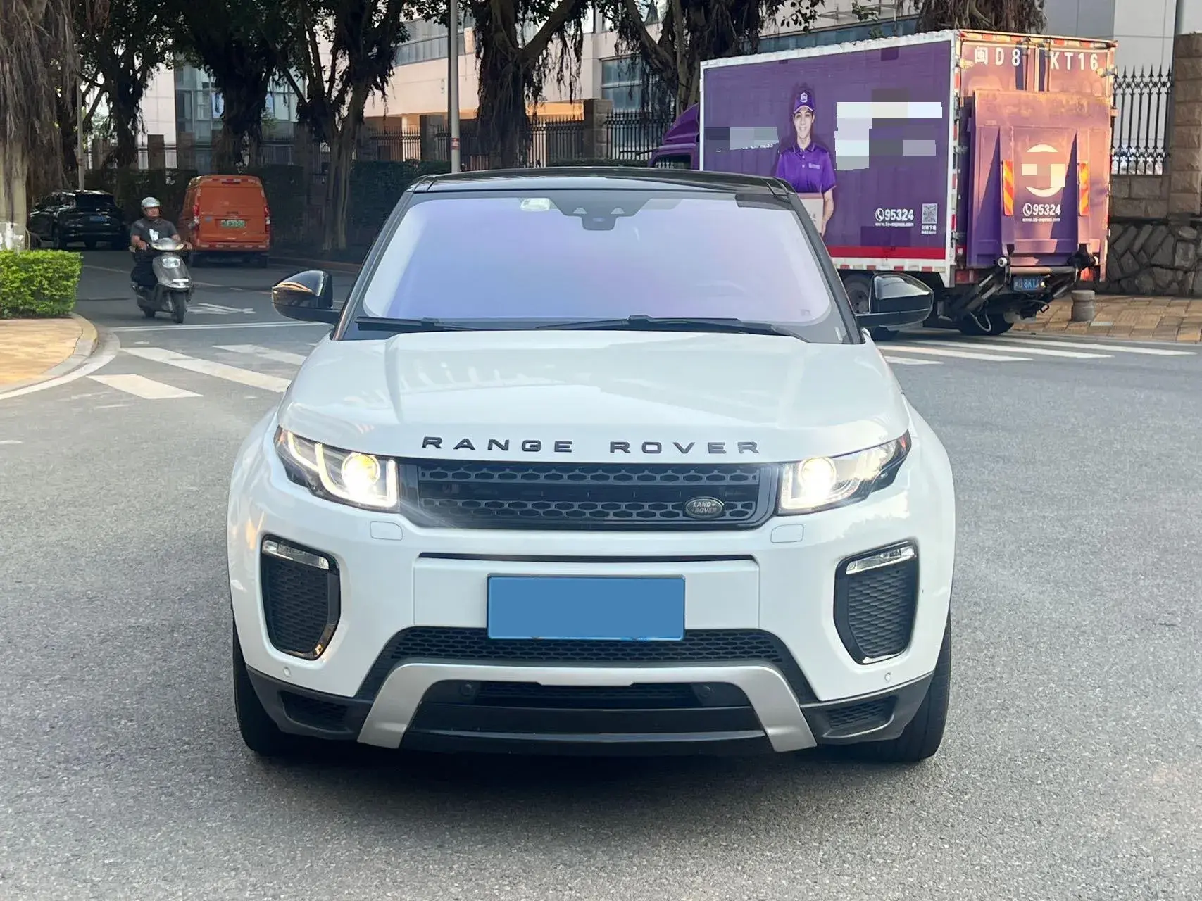 2018 LAND ROVER thumbnail 2