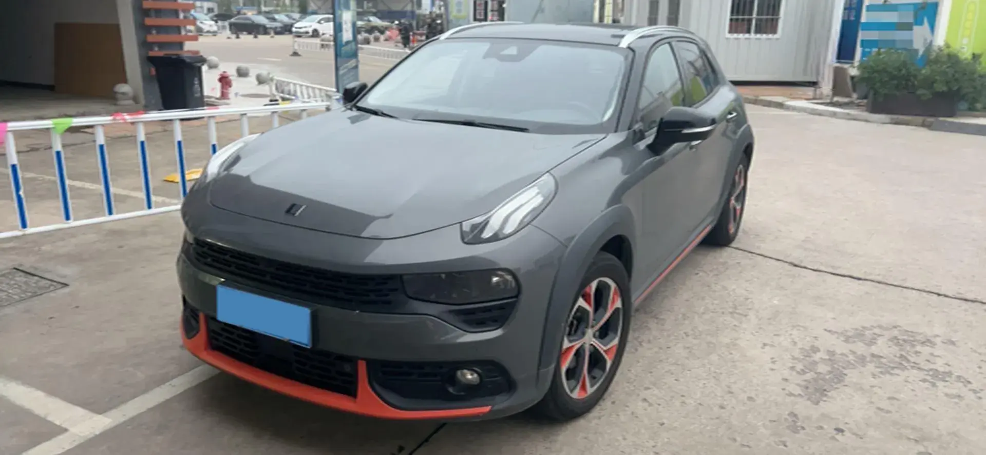 2019 LYNK&CO 02 view 1