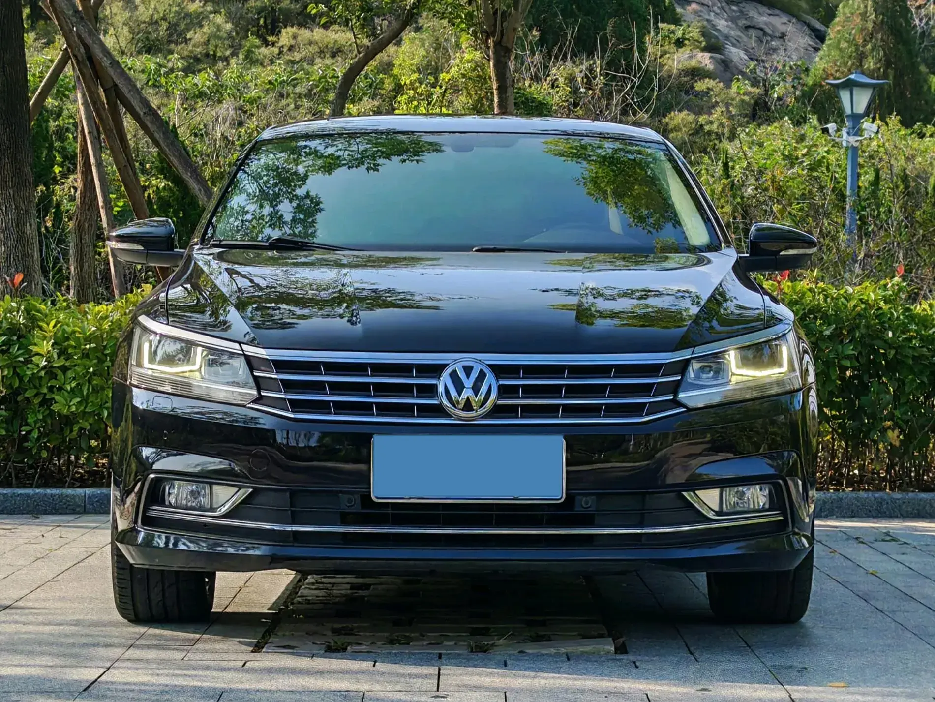 2017 VOLKSWAGEN PASSAT thumbnail 2
