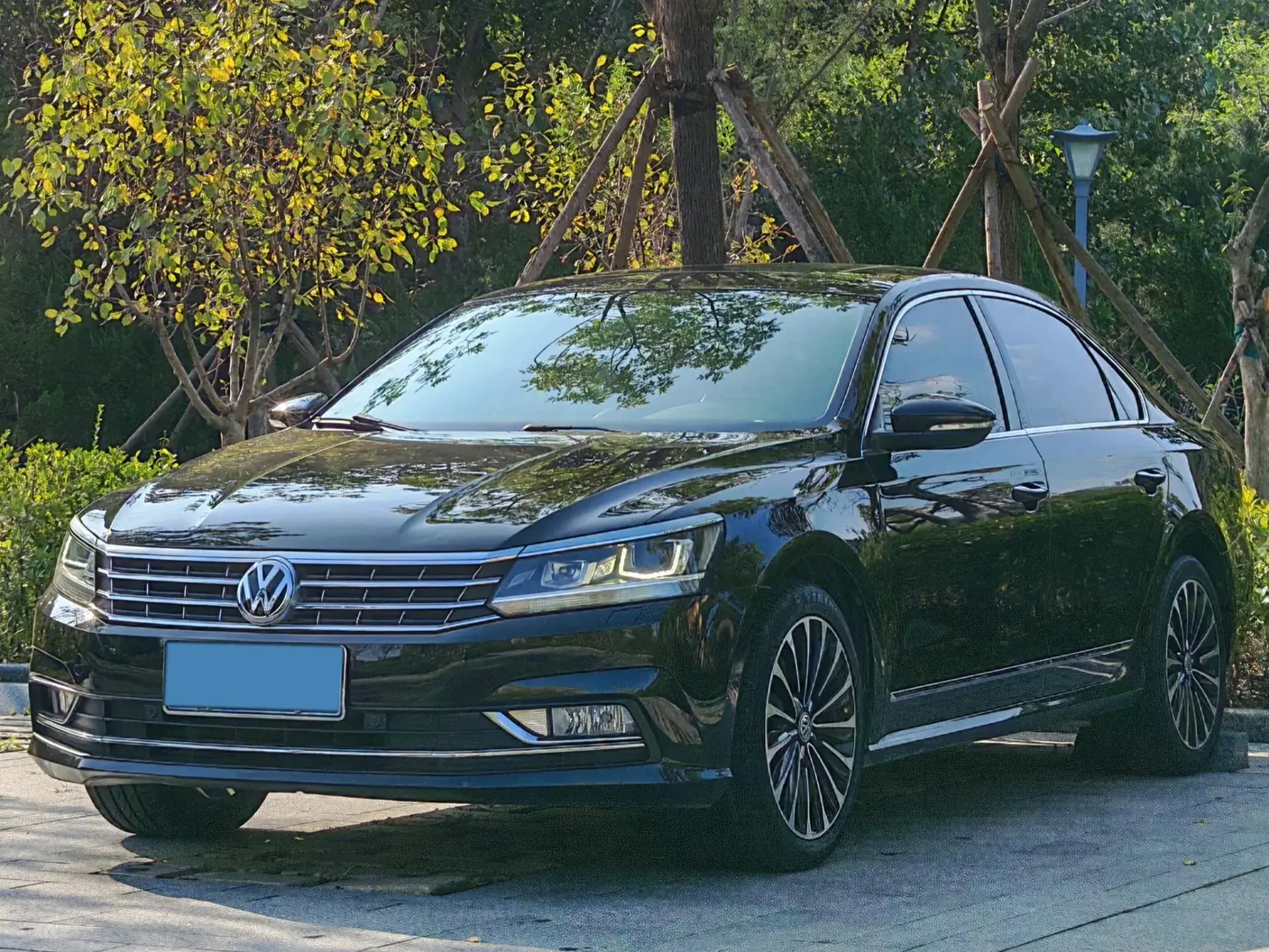 2017 VOLKSWAGEN PASSAT view 1