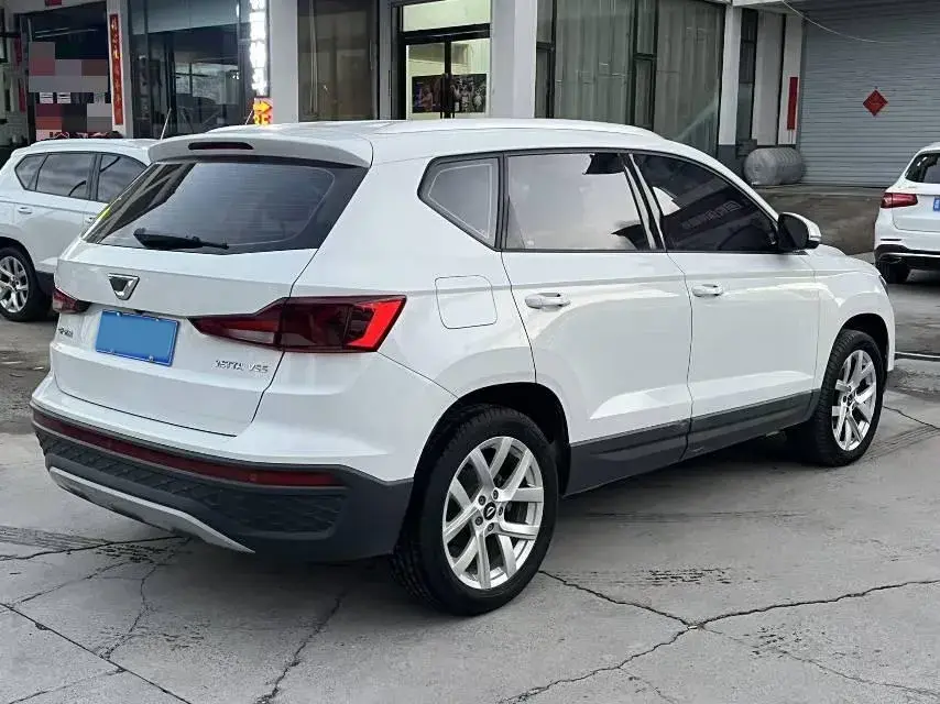 2023 JETTA VS5 thumbnail 4