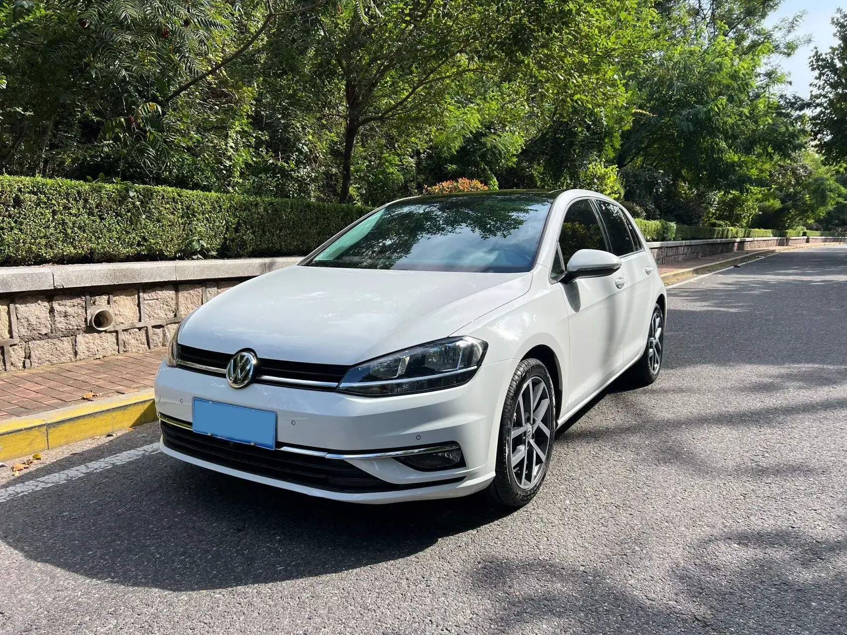2020 VOLKSWAGEN GOLF view 1