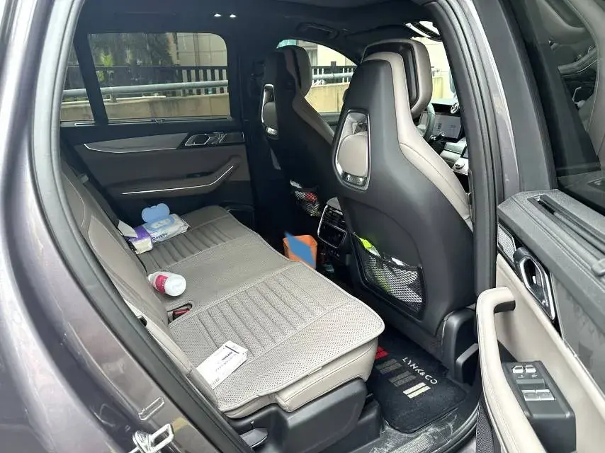 2023 LYNK&CO 09 thumbnail 4