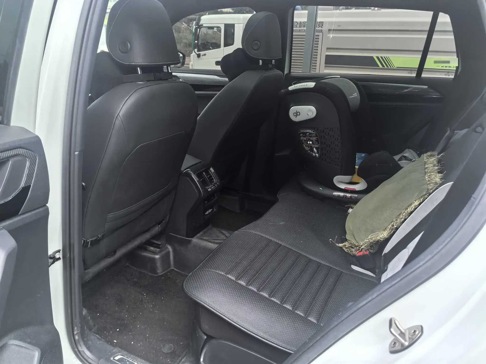 2019 VOLKSWAGEN TAYRON thumbnail 3