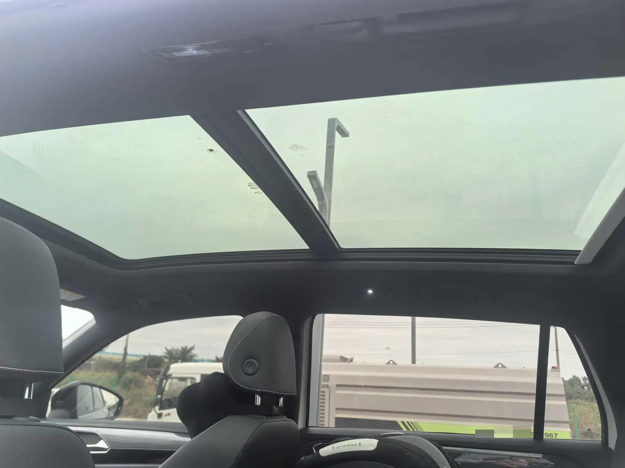 2019 VOLKSWAGEN TAYRON thumbnail 4