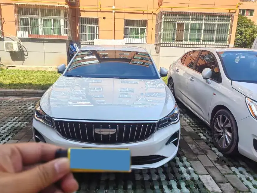 2025 GEELY EMGRAND thumbnail 2