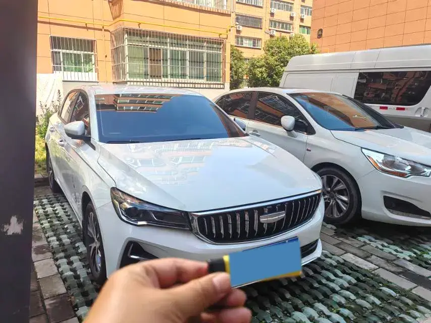 2025 GEELY EMGRAND thumbnail 3