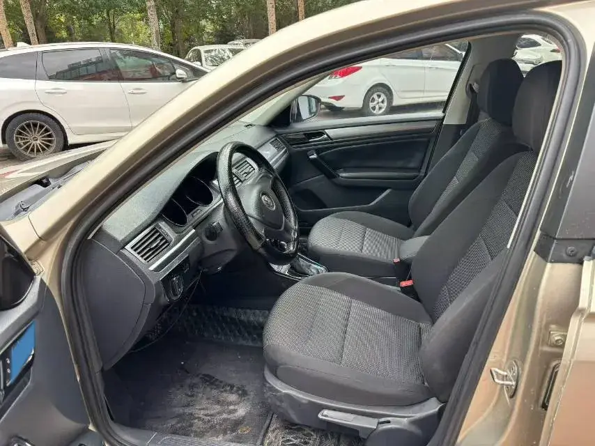 2018 VOLKSWAGEN BORA thumbnail 4