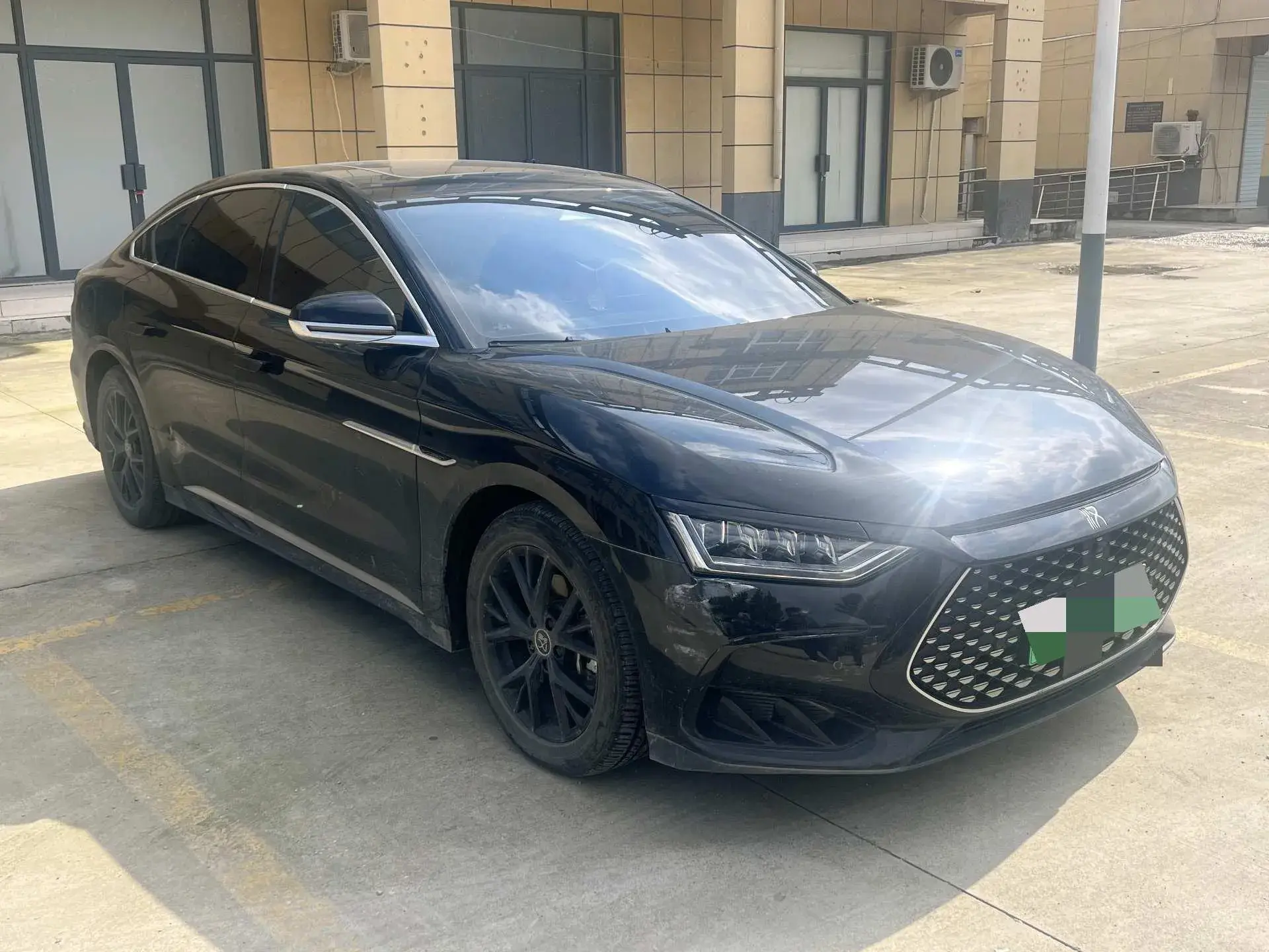 2024 BYD HAN thumbnail 3