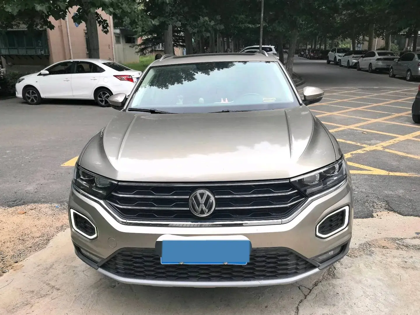 2018 VOLKSWAGEN T-ROC thumbnail 3