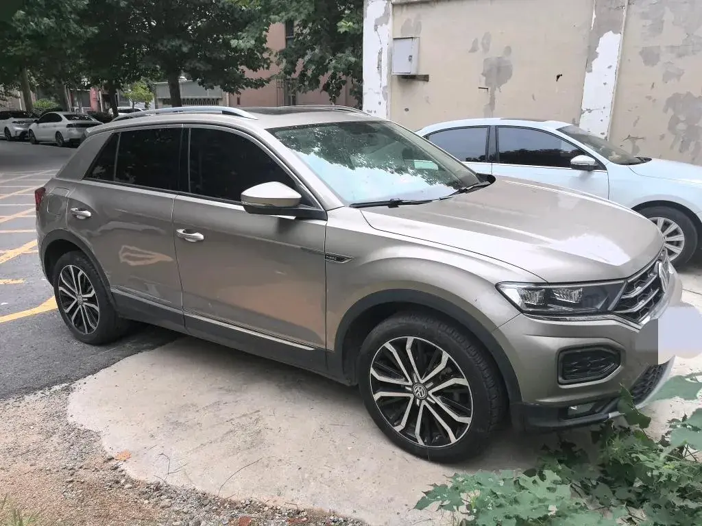 2018 VOLKSWAGEN T-ROC thumbnail 2