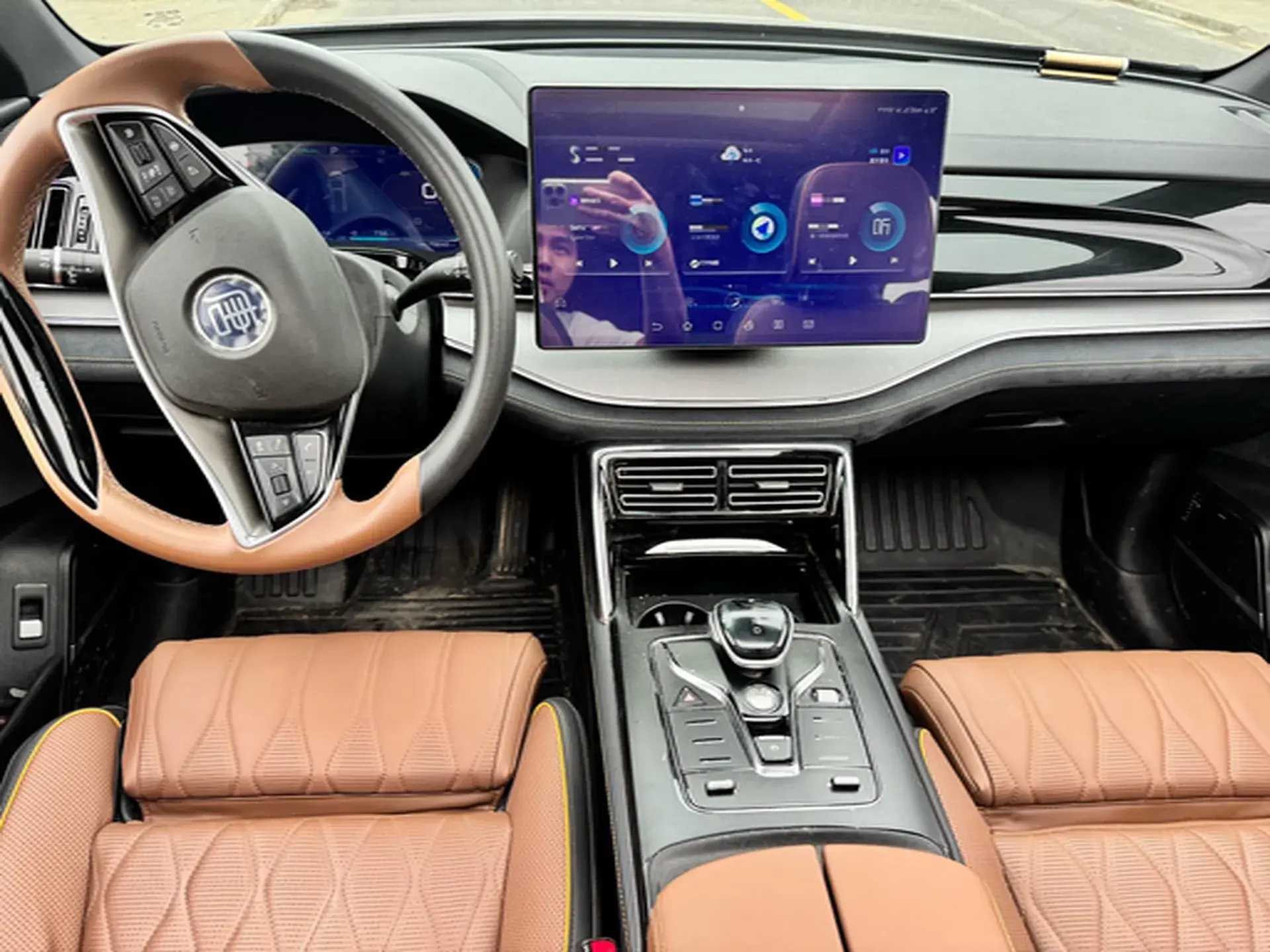 2021 BYD TANG thumbnail 4