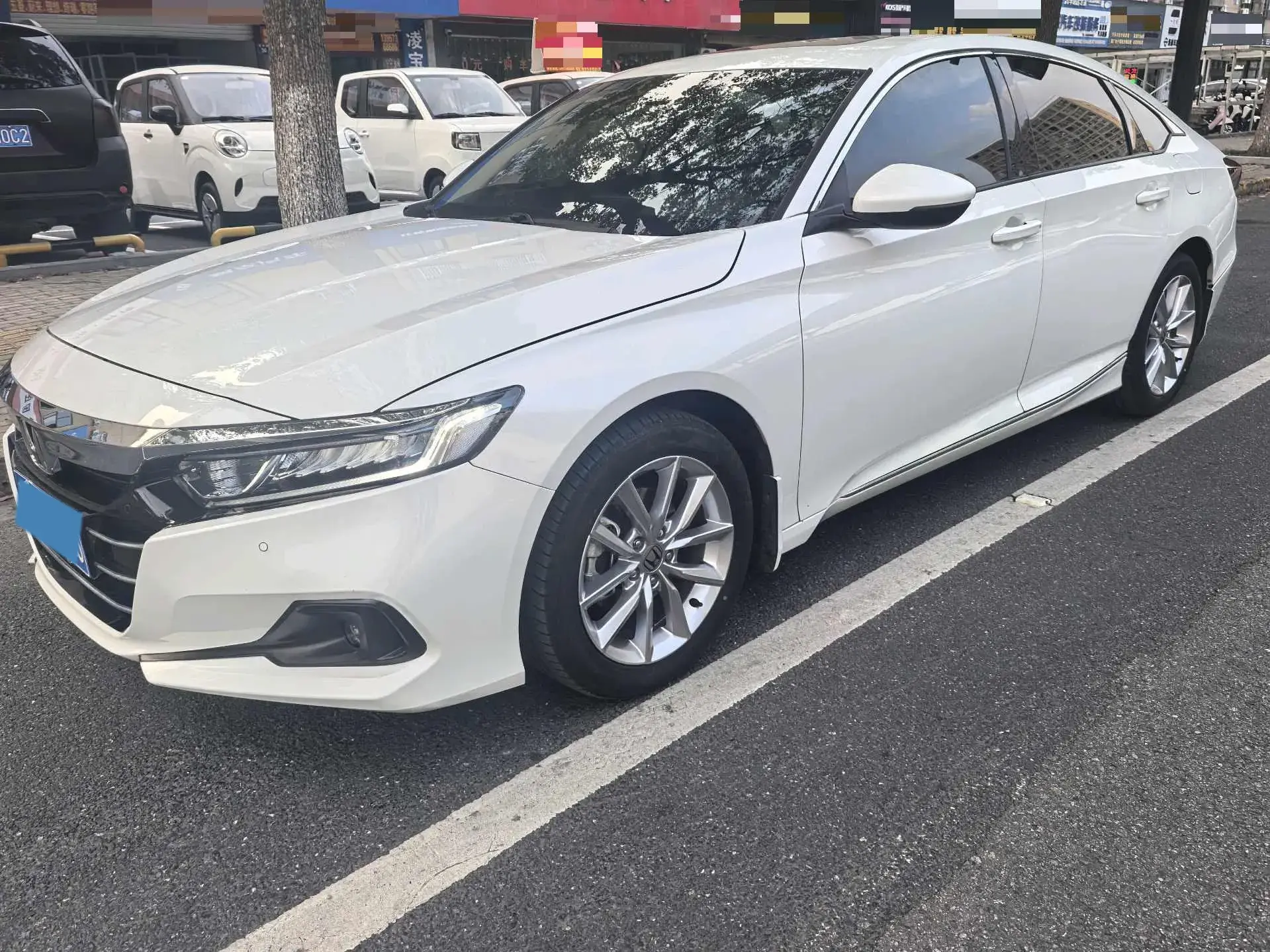 2022 HONDA ACCORD view 1