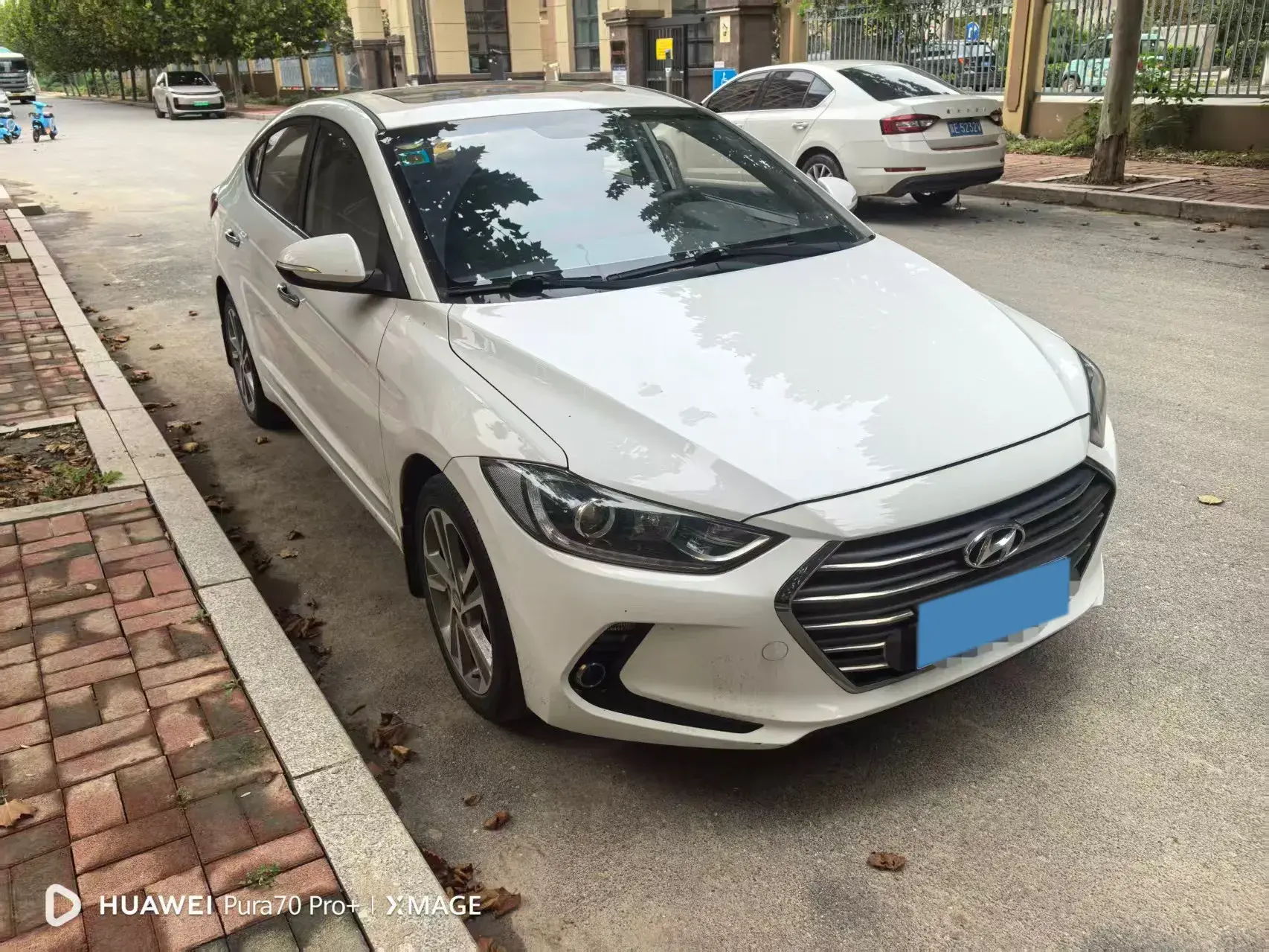 2018 HYUNDAI ELANTRA thumbnail 3