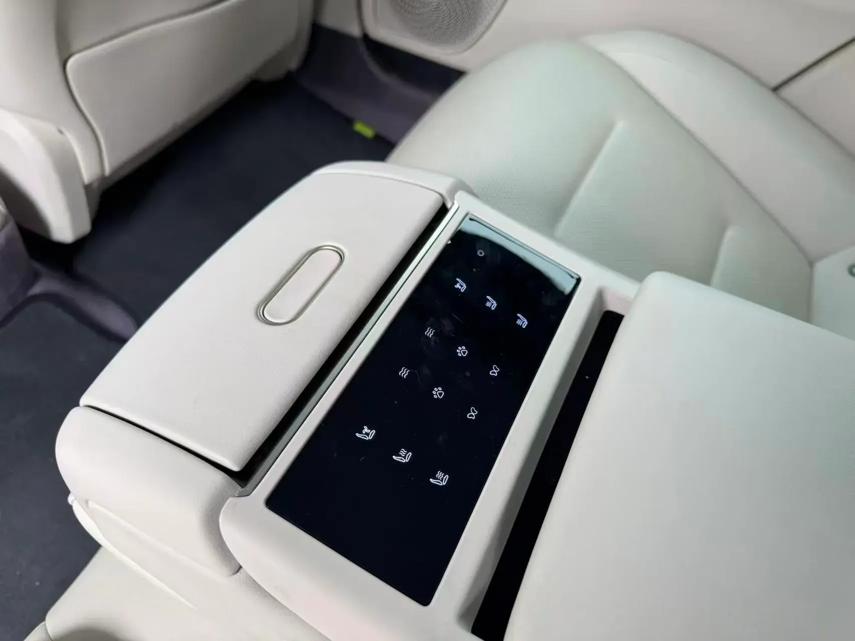 2025 AVATR 12 thumbnail 4