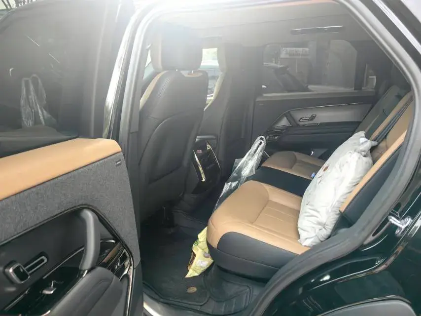 2023 LAND ROVER thumbnail 3