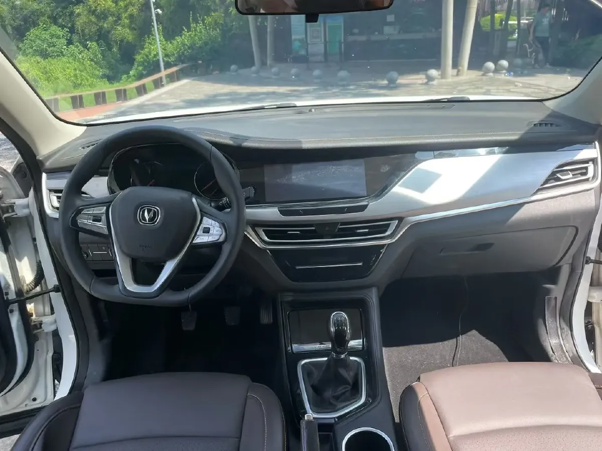 2019 ChangAn CS35 Plus 1.6L 128HP L4 5MT,autocango,china used car exporter,china ev exporter,chinese used car exporter,chinese used ev exporter