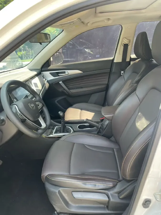 2019 ChangAn CS35 Plus 1.6L 128HP L4 5MT,autocango,china used car exporter,china ev exporter,chinese used car exporter,chinese used ev exporter