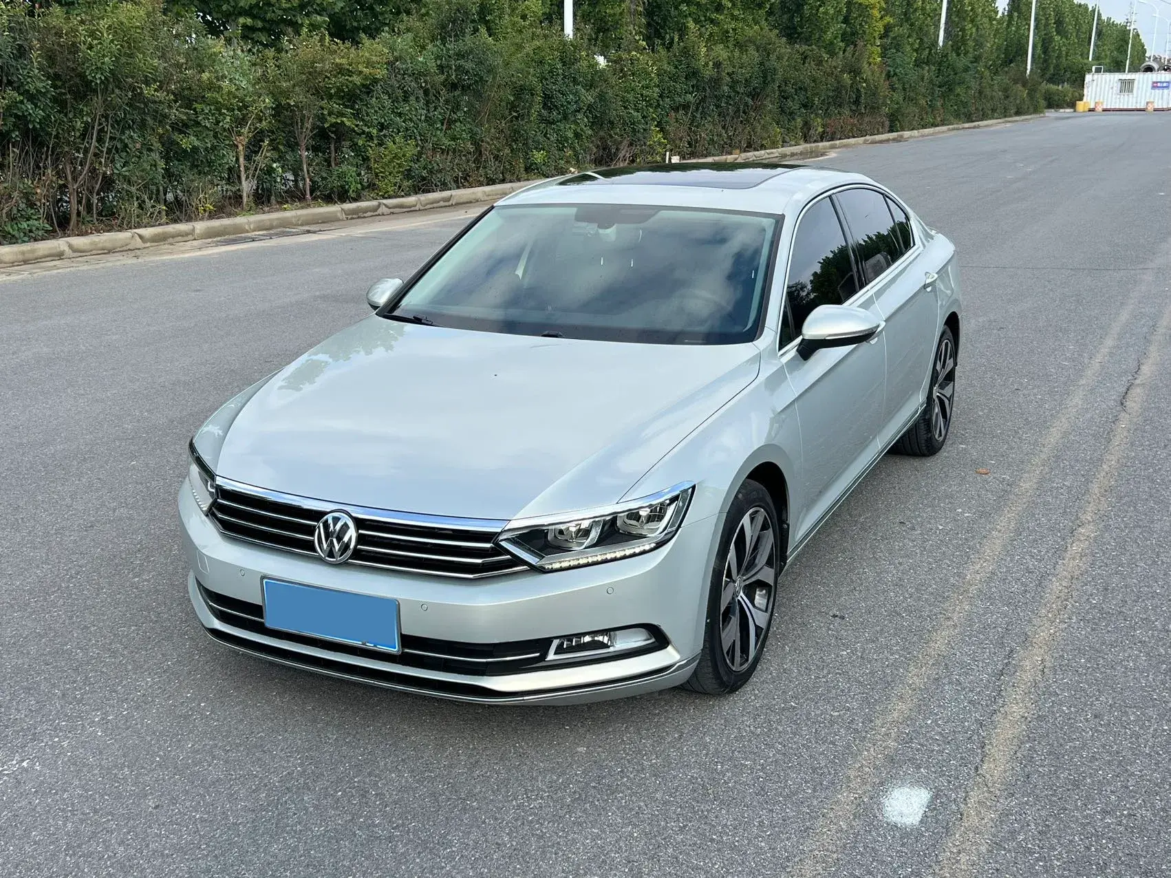 2017 VOLKSWAGEN MAGOTAN view 1