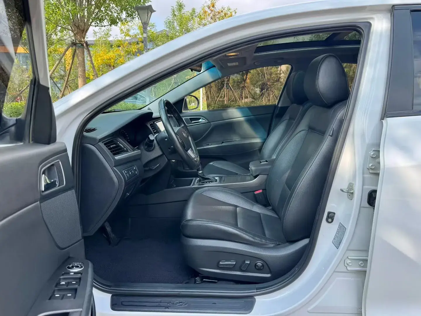 2019 HYUNDAI MISTRA thumbnail 4