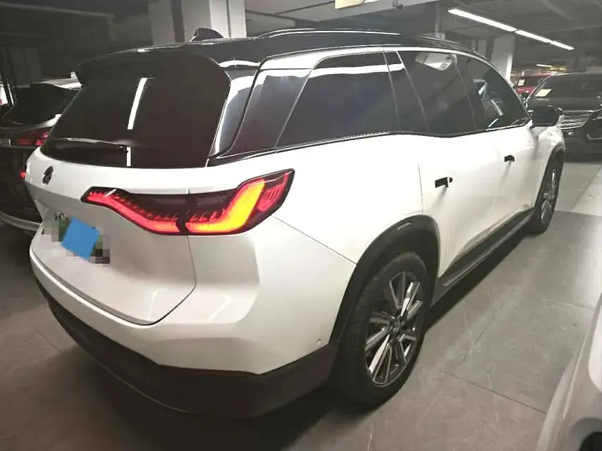 2018 NIO ES8 thumbnail 2