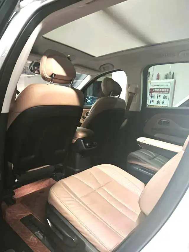 2018 NIO ES8 thumbnail 4