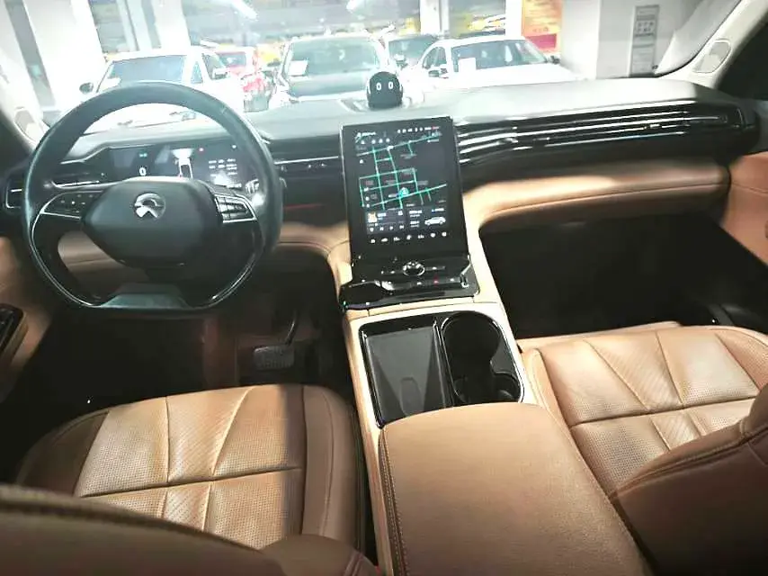 2018 NIO ES8 thumbnail 3