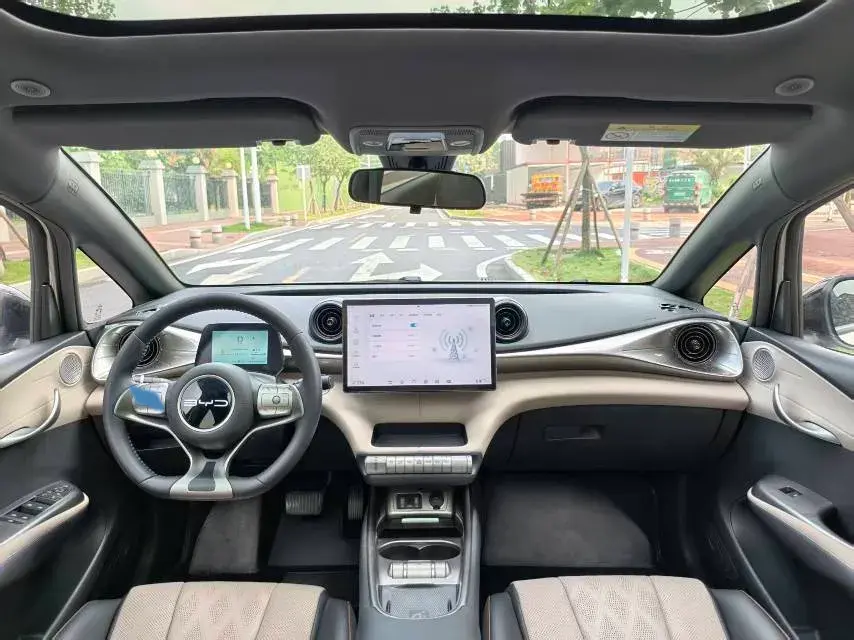 2023 BYD DOLPHIN thumbnail 3