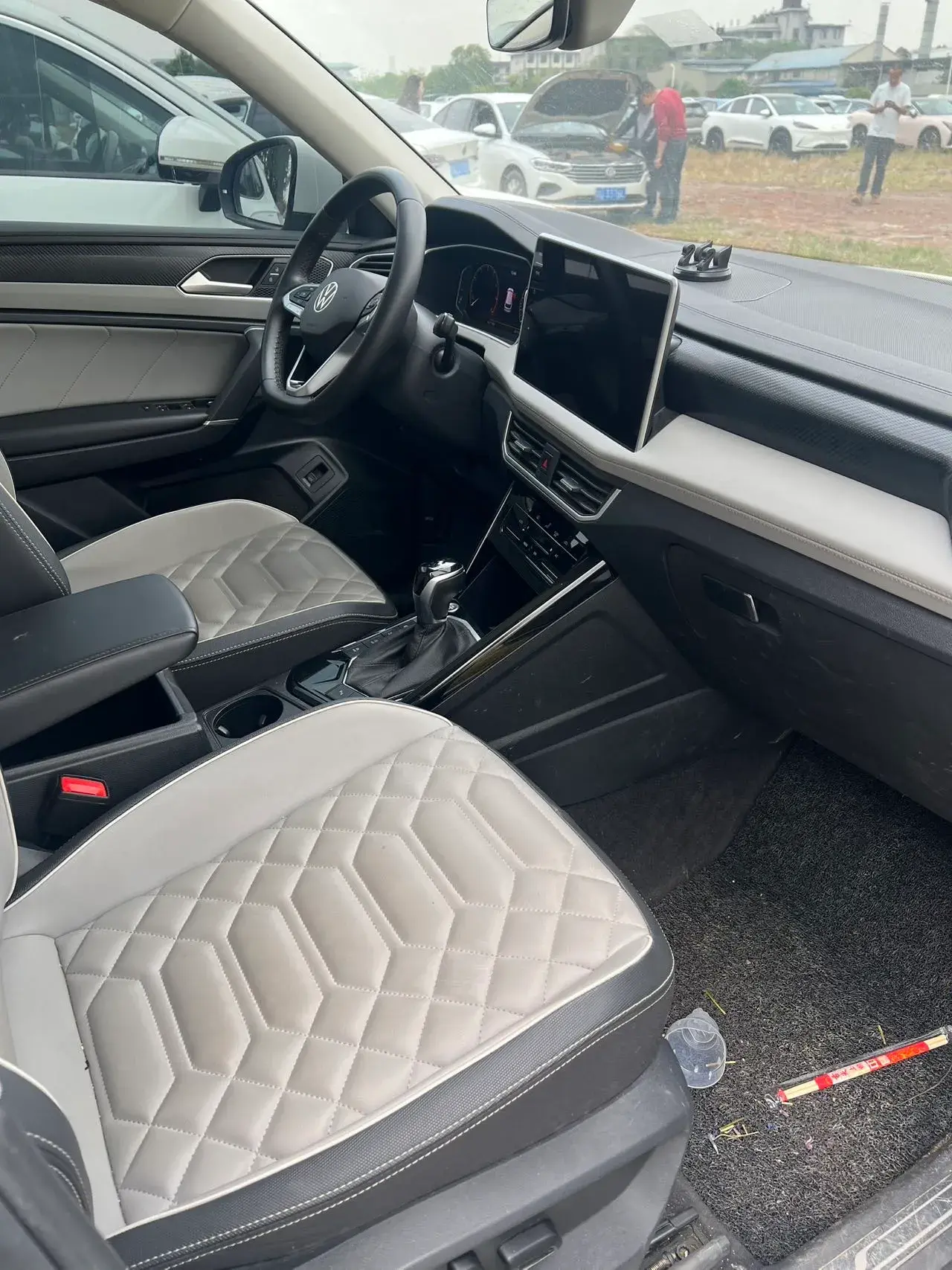 2023 VOLKSWAGEN TAYRON thumbnail 3