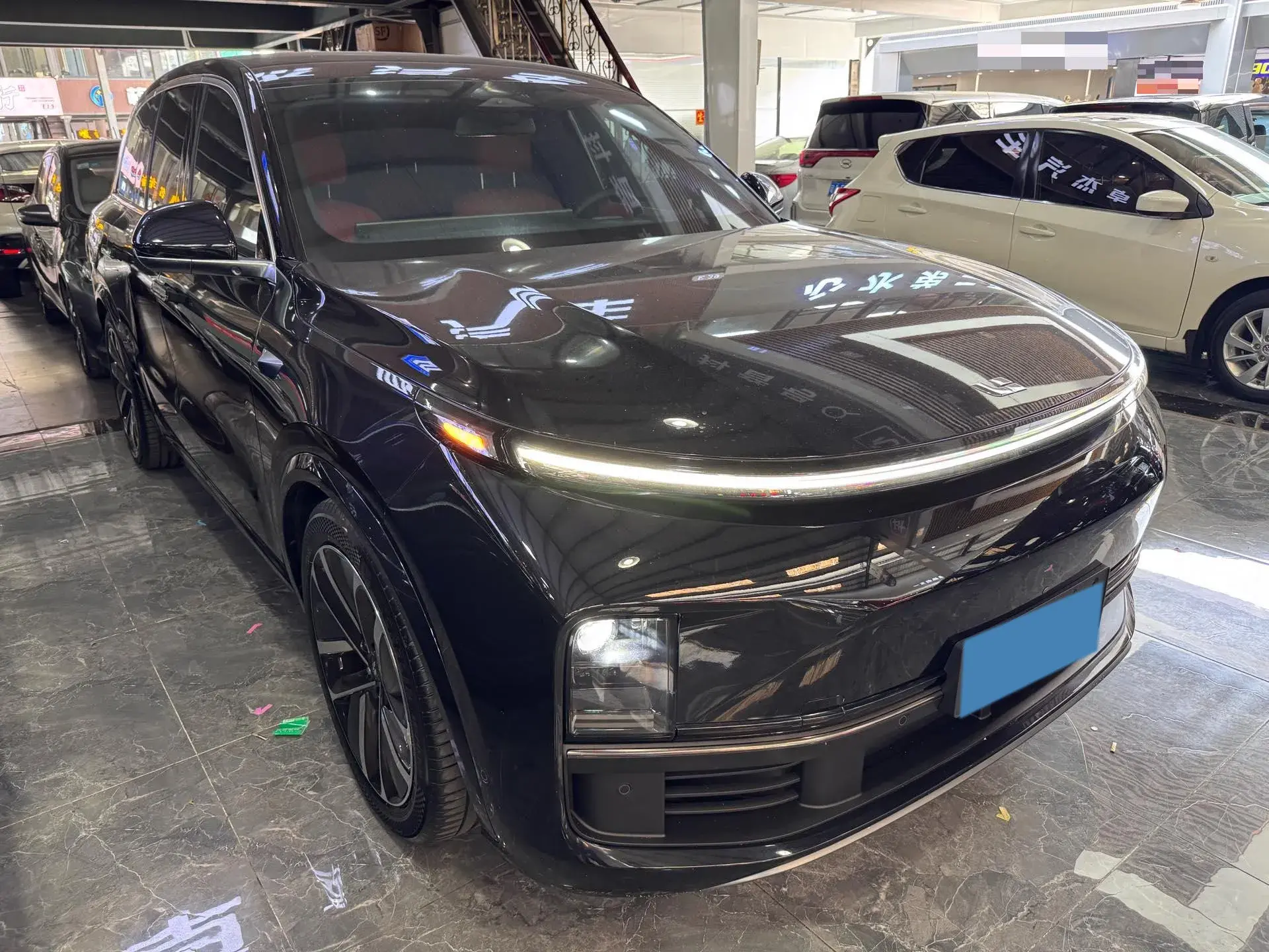 2023 LI L8 thumbnail 2