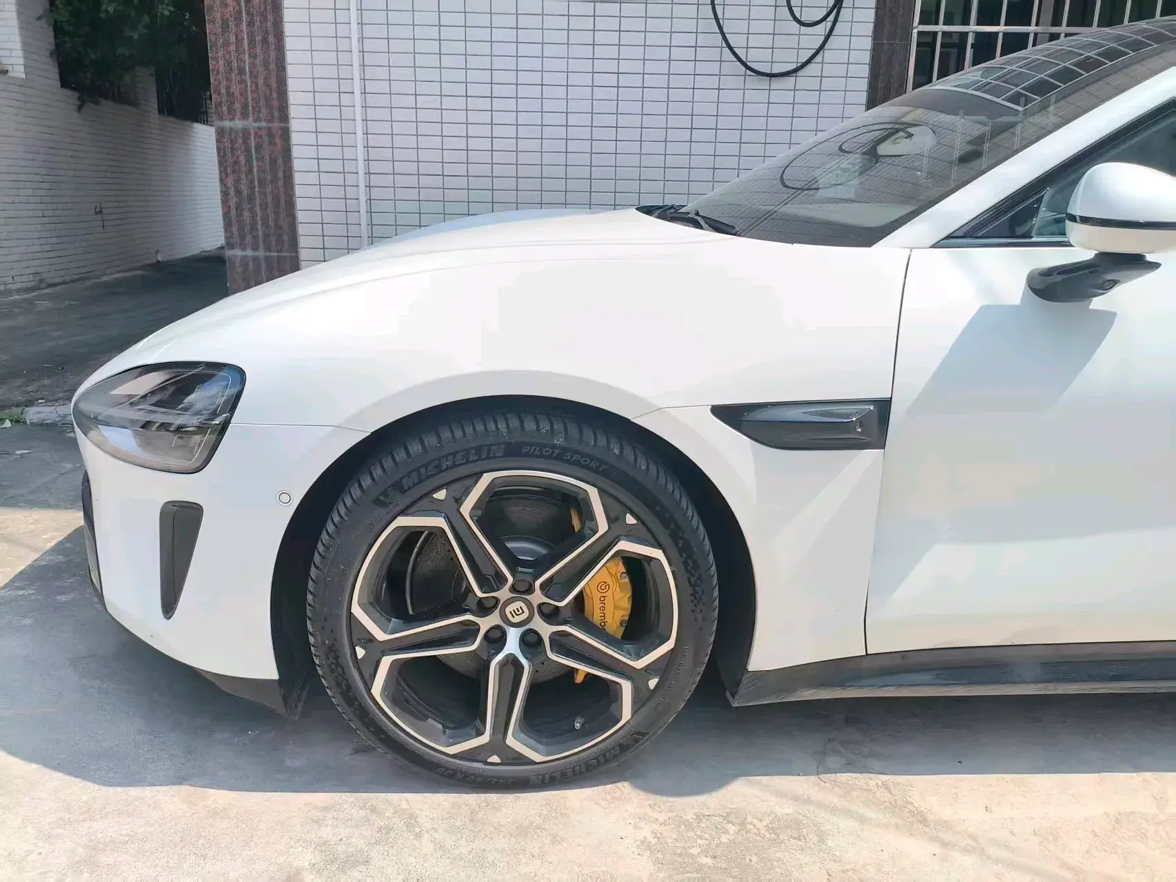 2024 MI SU7 thumbnail 3