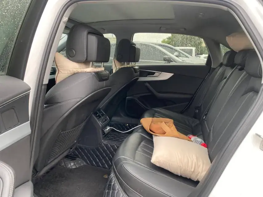 2022 AUDI A4L thumbnail 4